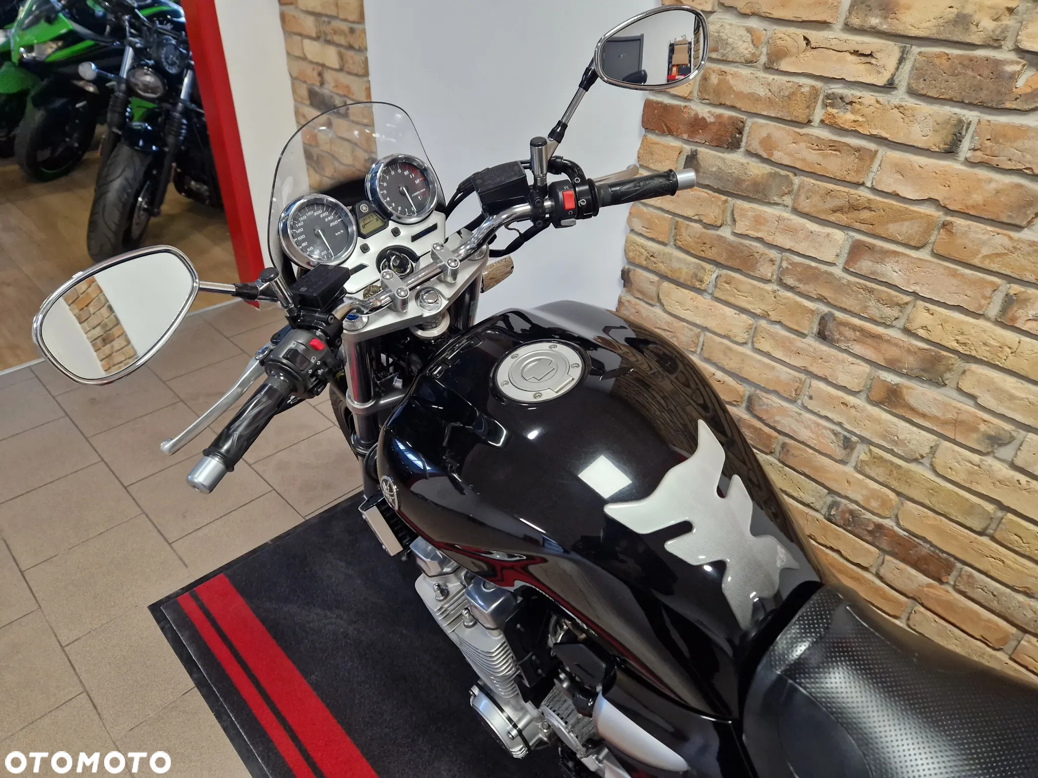 Yamaha XJR - 4