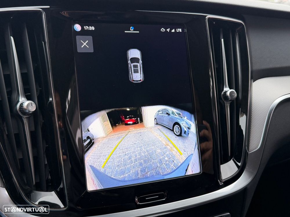Volvo V60 2.0 B4 Plus Dark Auto - 9