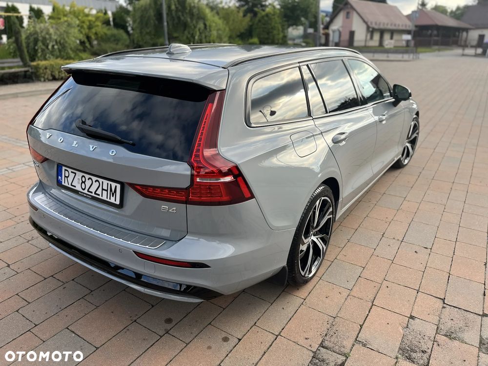 Volvo V60 B4 B Plus Dark - 4