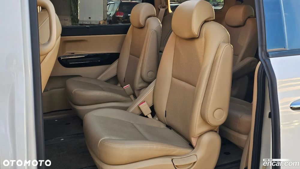 Kia Carnival - 8