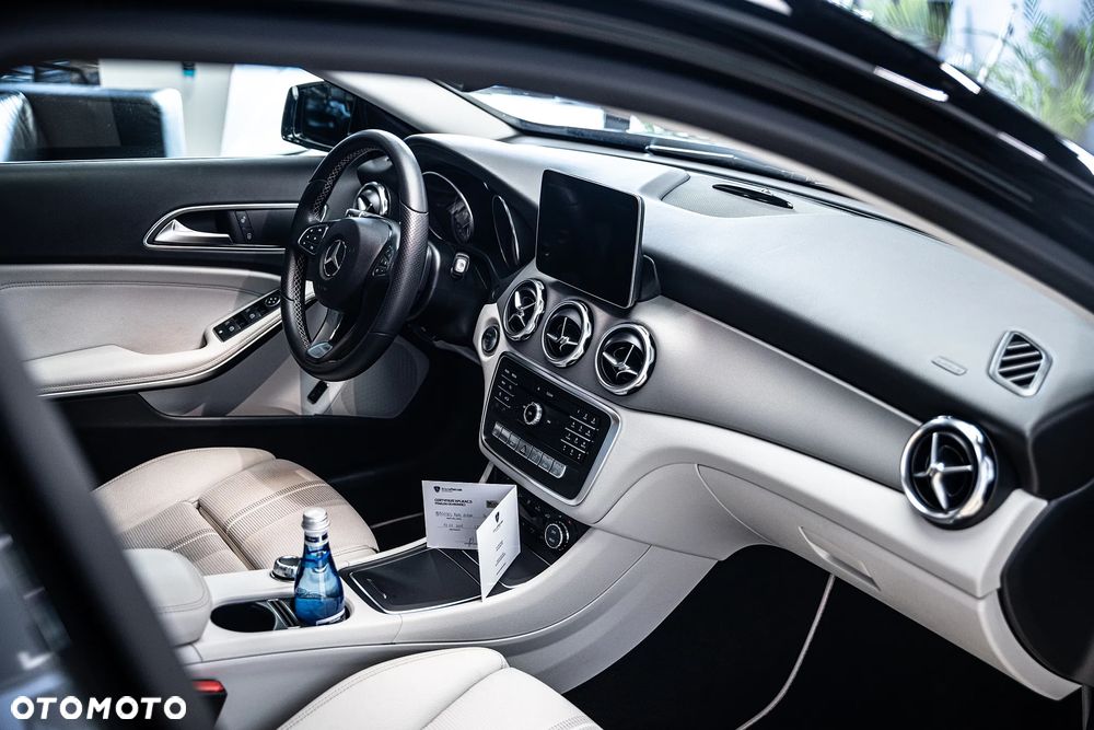 Mercedes-Benz GLA 200 7G-DCT Urban - 3