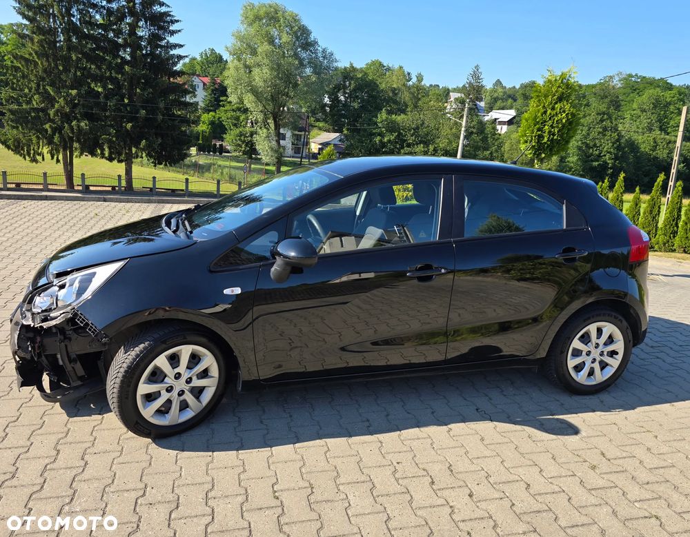 Kia Rio 1.4 L - 6
