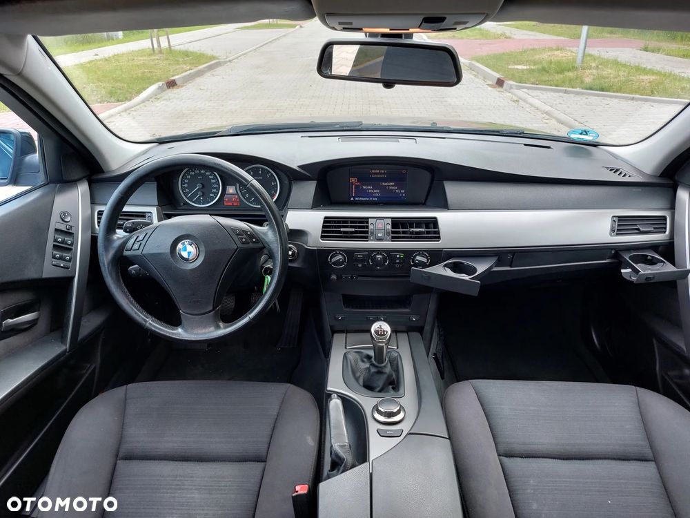 BMW Seria 5 525i - 32