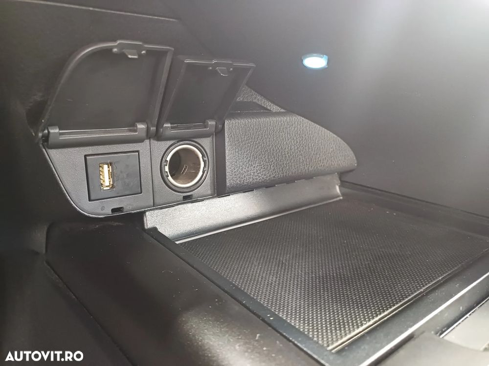 Toyota Camry 2.5 Hybrid Business - 20