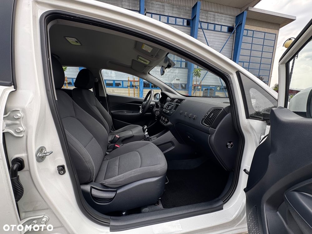 Kia Rio 1.4 L - 26