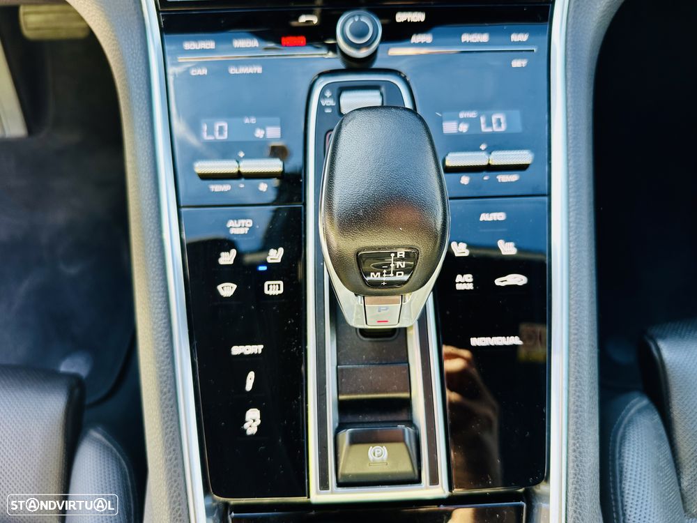 Porsche Panamera 4 Edition 10 Anos - 27