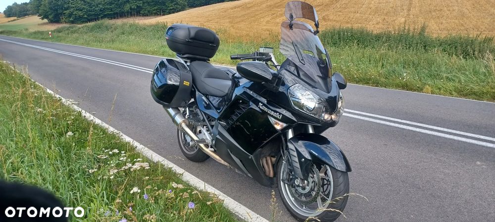 Kawasaki GTR - 4