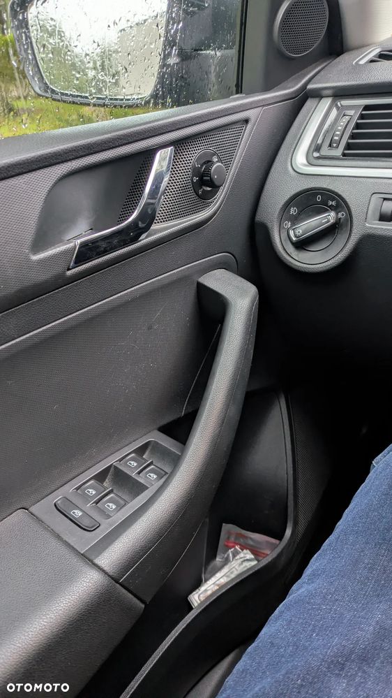 Skoda RAPID 1.2 TSI Ambition - 12