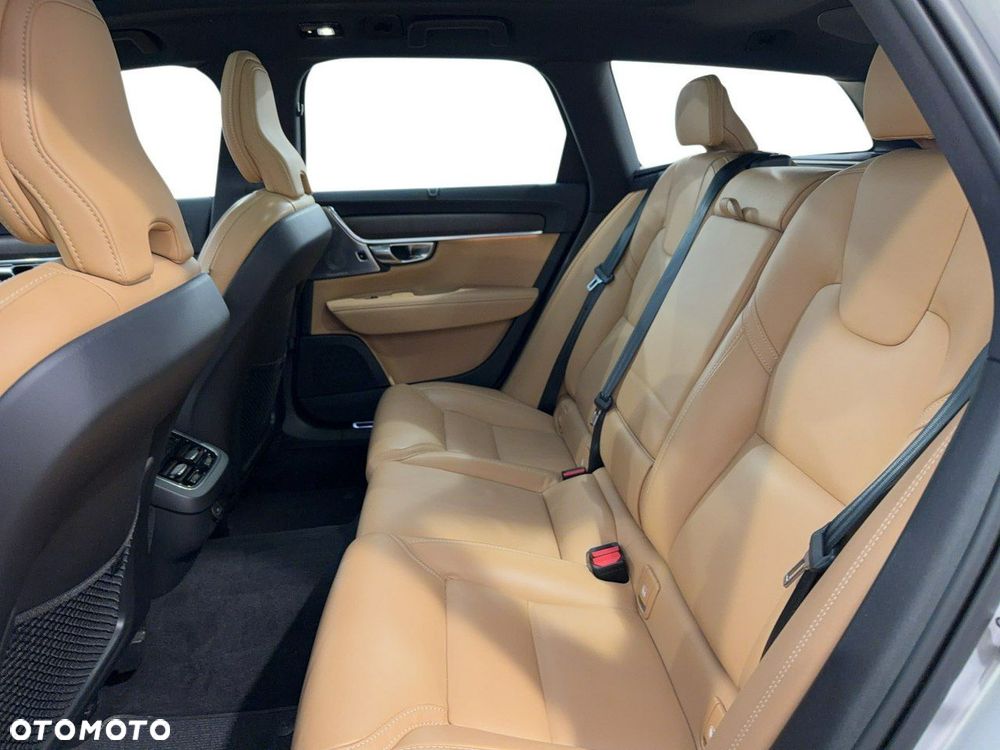Volvo V90 Cross Country - 10