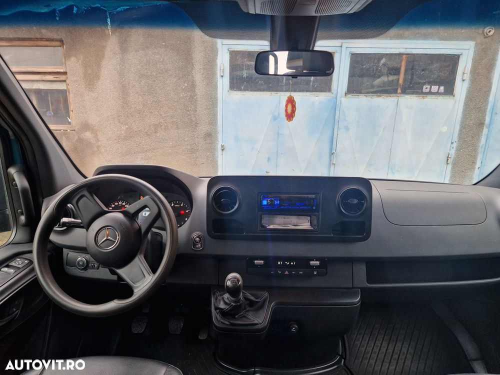 Mercedes-Benz Sprinter - 11