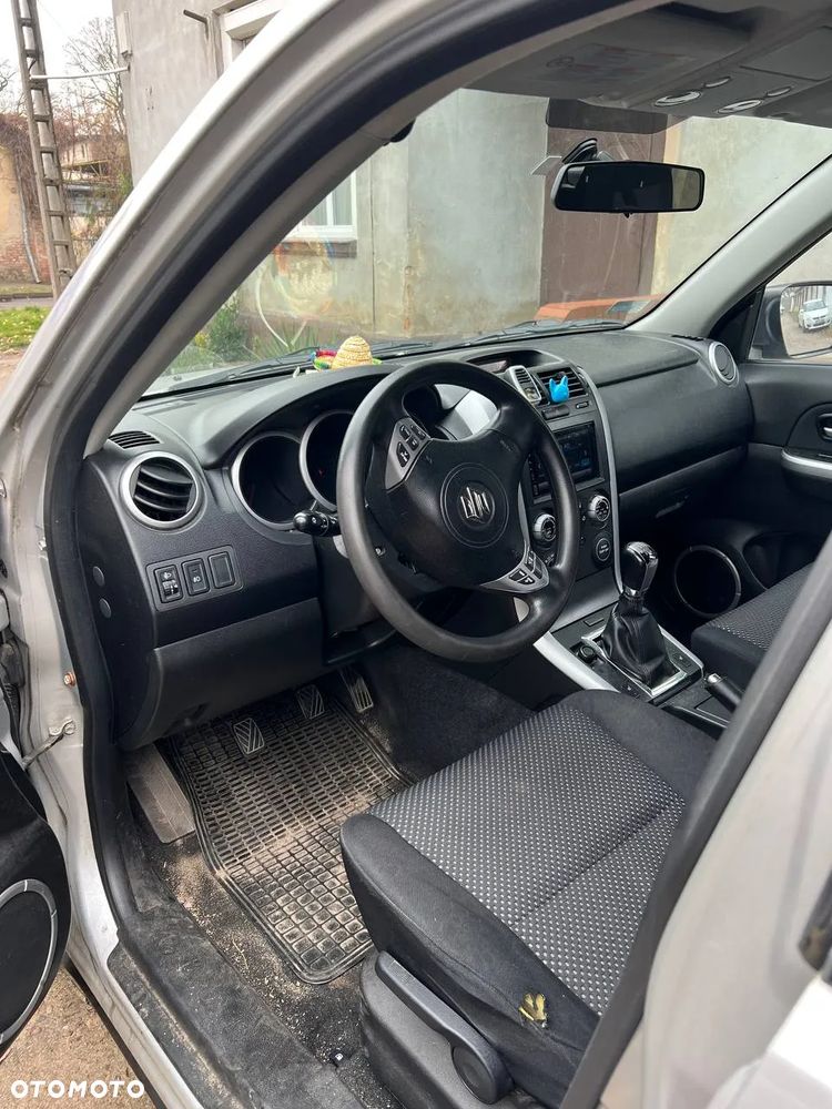 Suzuki Grand Vitara 2.0 - 9