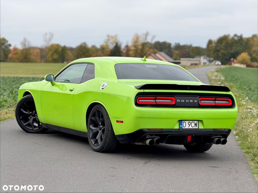 Dodge Challenger - 8