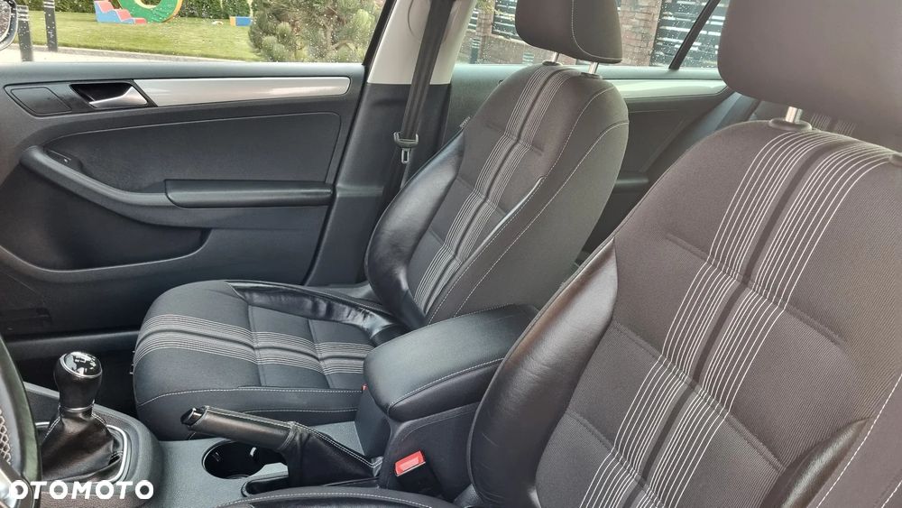 Volkswagen Jetta 1.2 TSI BlueMotion Technology Comfortline - 14