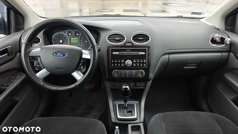 Ford Focus 1.6 Ghia - 24