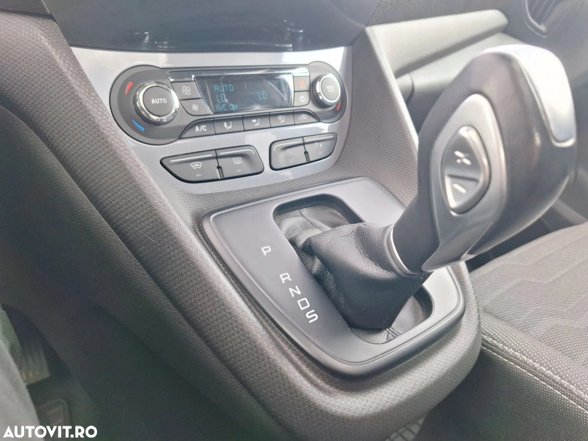 Ford Tourneo Connect - 17