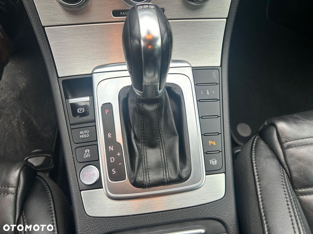 Volkswagen Passat 2.0 TSI Highline DSG - 35