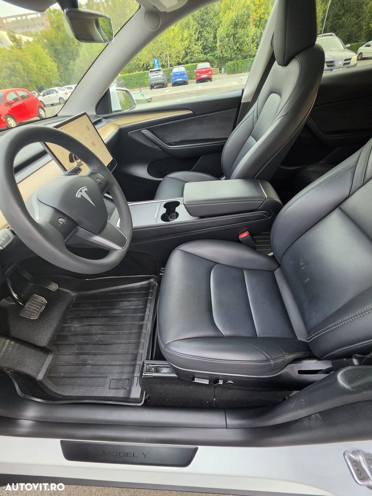 Tesla Model Y - 15