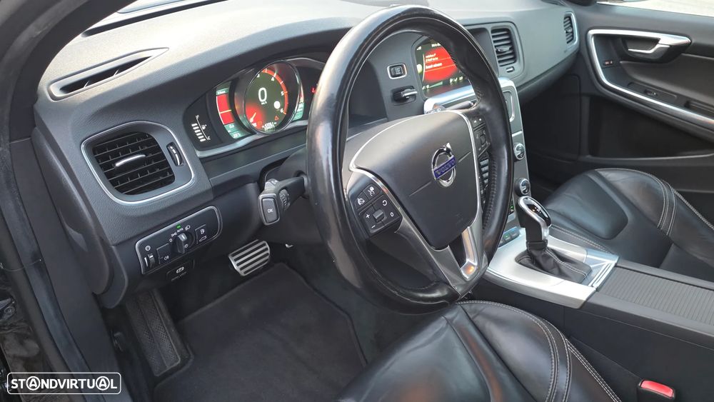 Volvo V60 D6 Plug-In-Hybrid AWD Geartronic Summum - 18