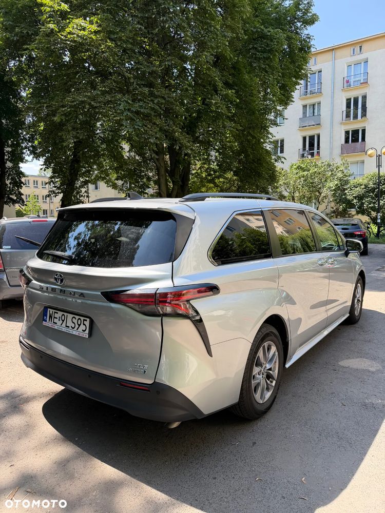 Toyota Sienna - 6
