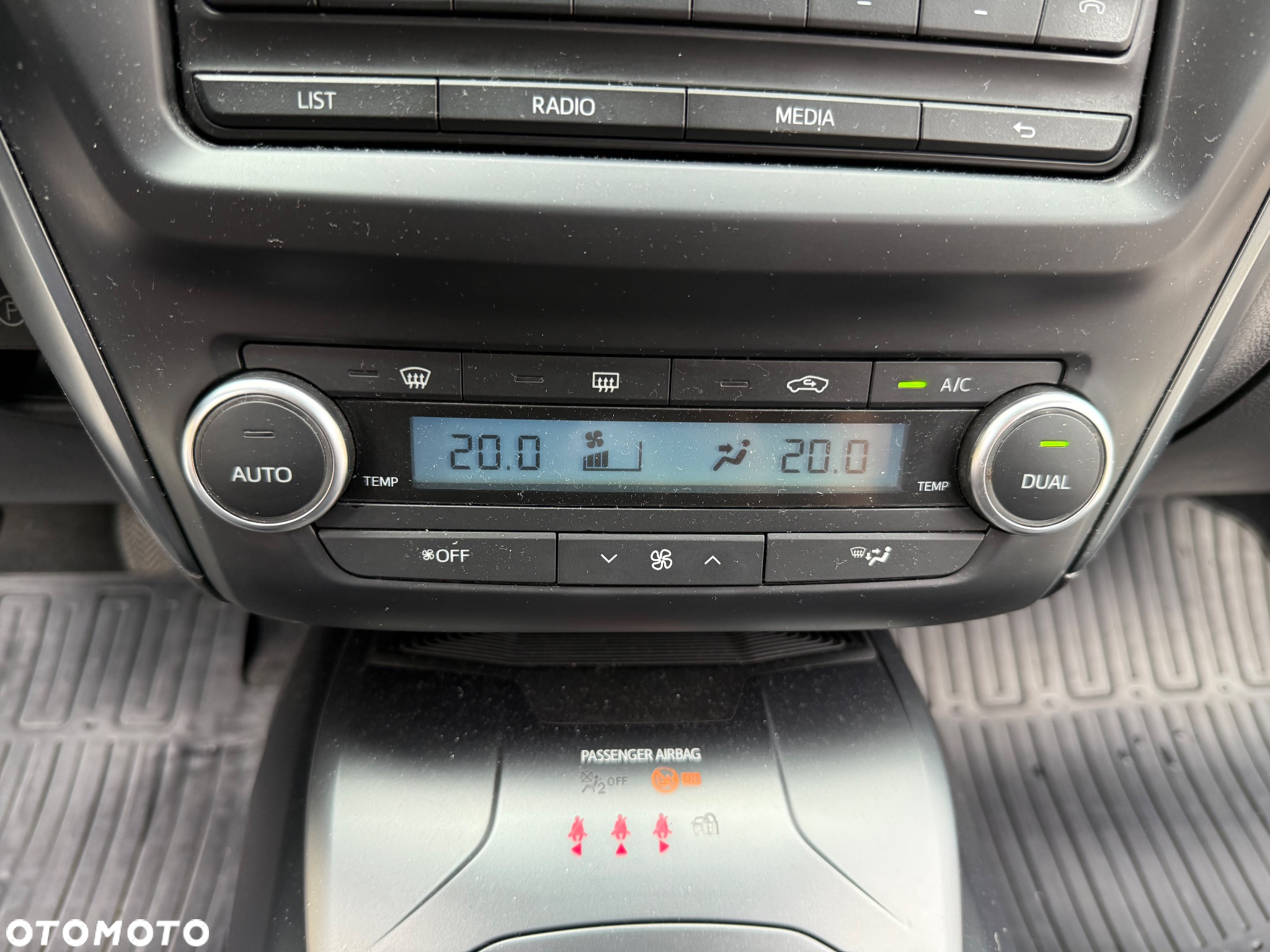 Toyota Avensis 2.0 D-4D Premium - 13
