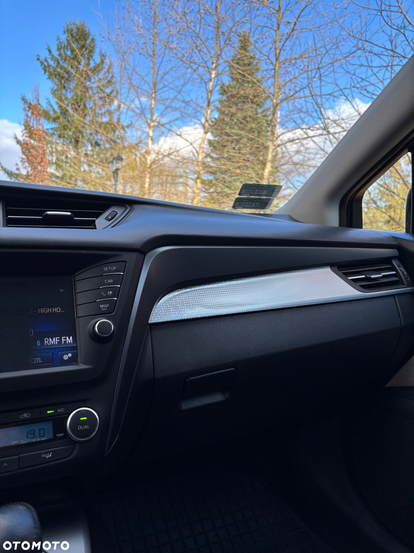 Toyota Avensis 1.8 Premium MS - 11