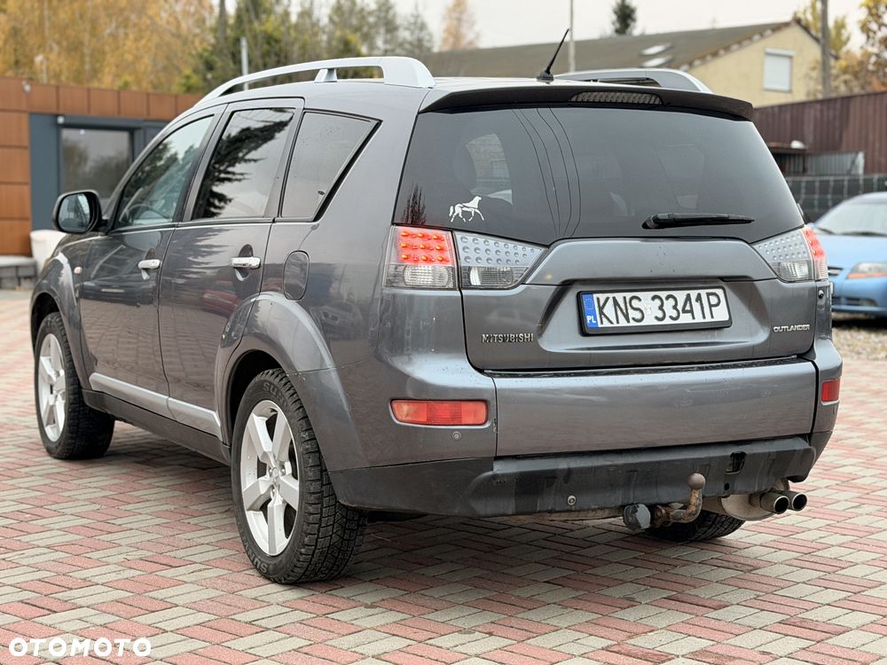 Mitsubishi Outlander - 4