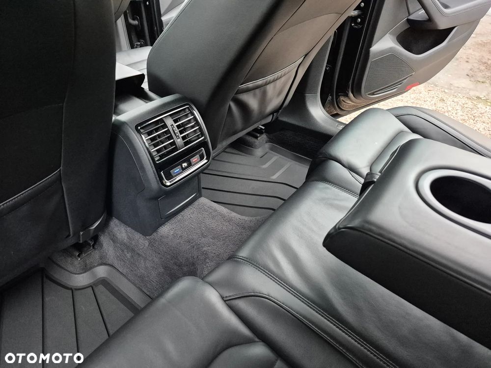 Volkswagen Passat 2.0 TDI SCR (BlueMotion Tech) 4Motion D Highline - 24