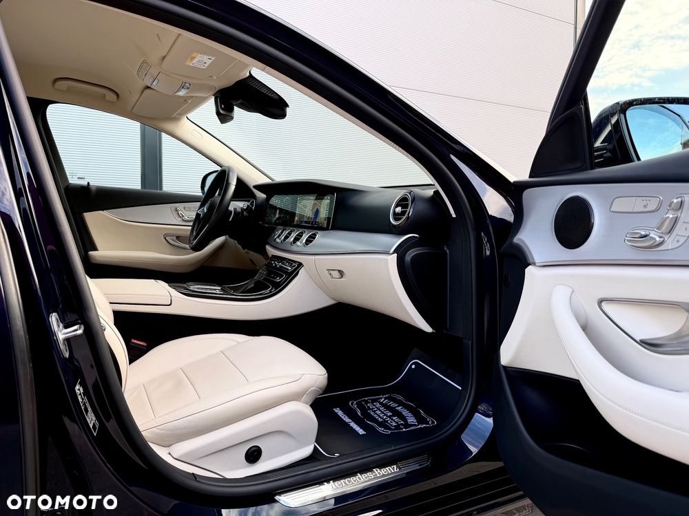 Mercedes-Benz Klasa E 300 9G-TRONIC - 31