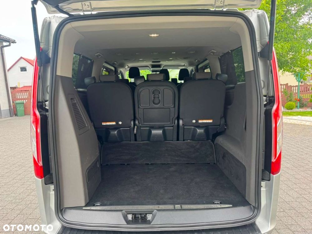 Ford Tourneo Custom - 40