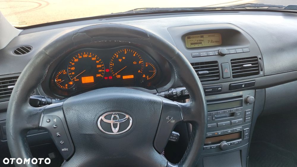 Toyota Avensis - 7