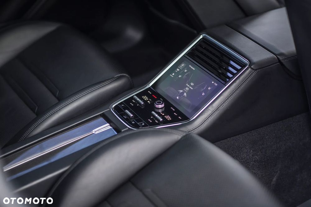 Porsche Panamera 4S - 30