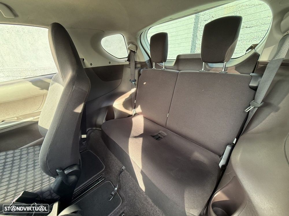 Toyota iQ 1.0 VVT-i Essential+AC - 4