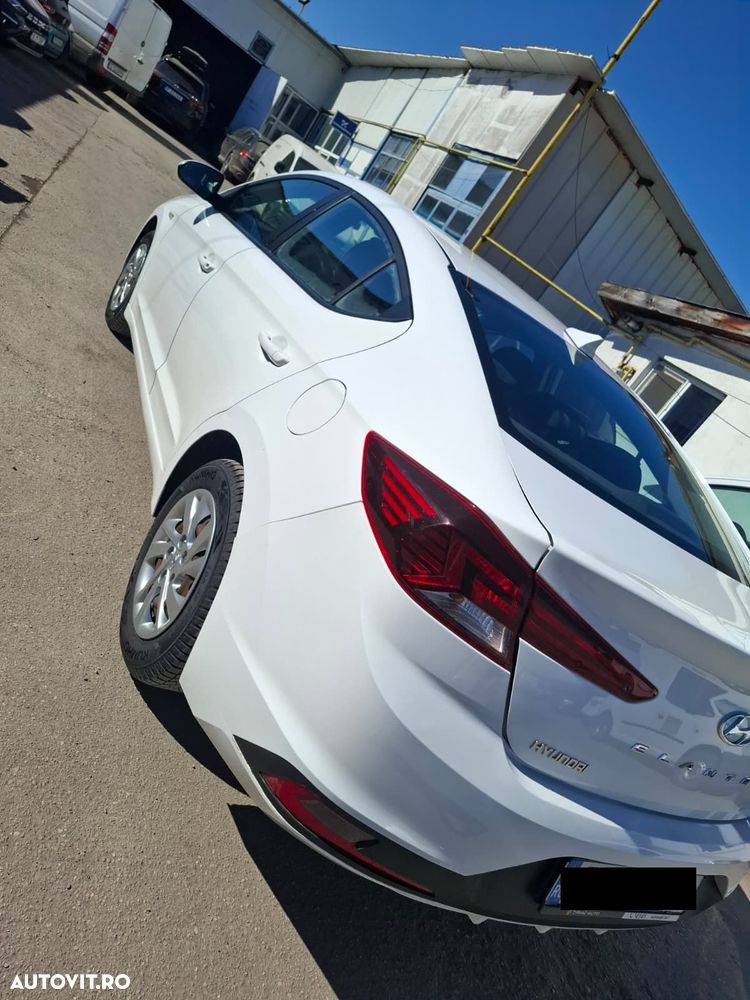 Hyundai Elantra 1.6 MPi Exclusive - 8