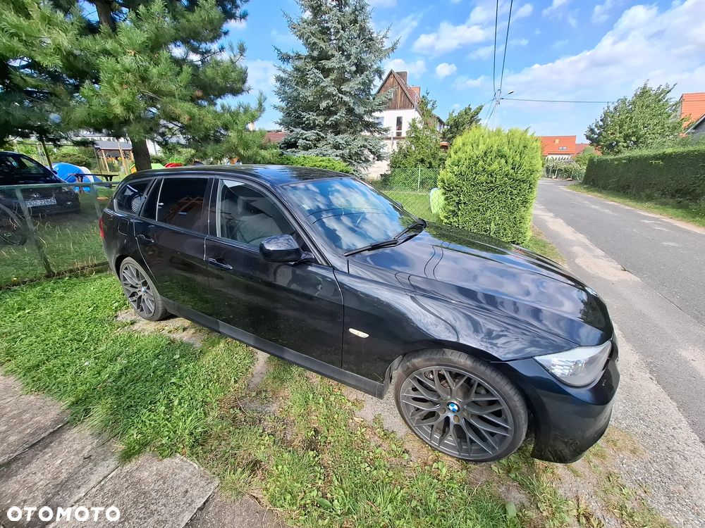 BMW 3 Series 2011 photo 3