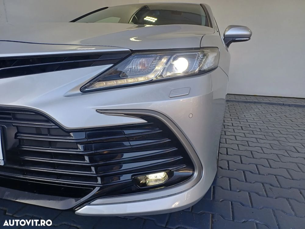 Toyota Camry 2.5 Exclusive - 30