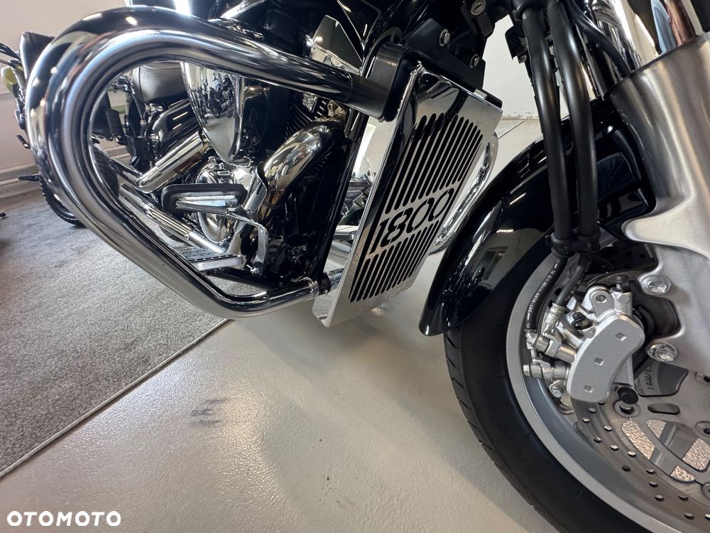 Suzuki Intruder - 10