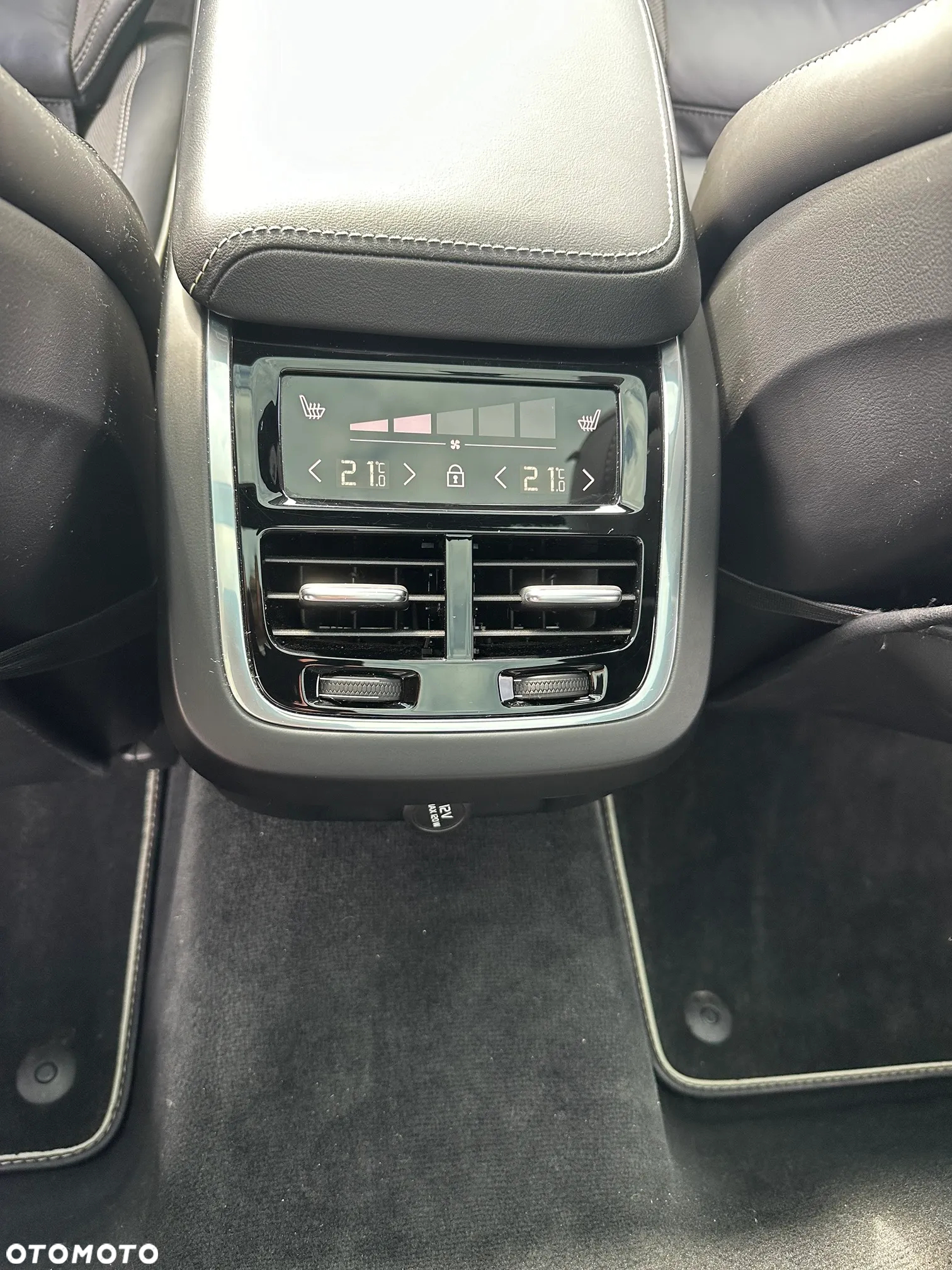Volvo V60 D4 R-Design - 28