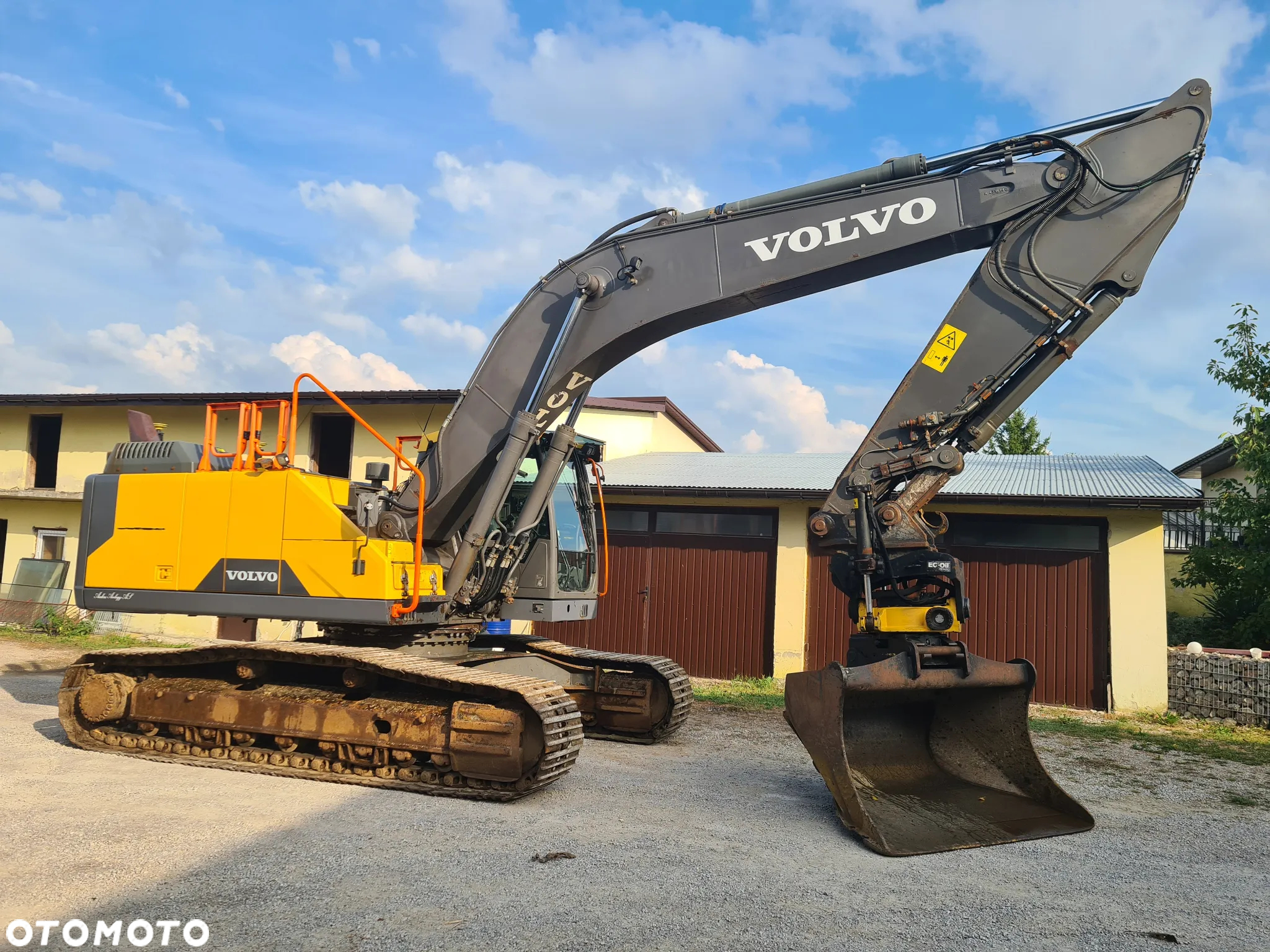 Hitachi ZX 300 LC-6 - 12