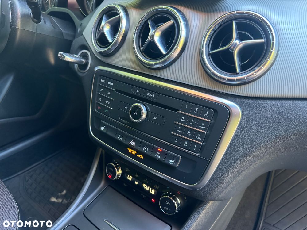 Mercedes-Benz CLA 200 7G-DCT - 18