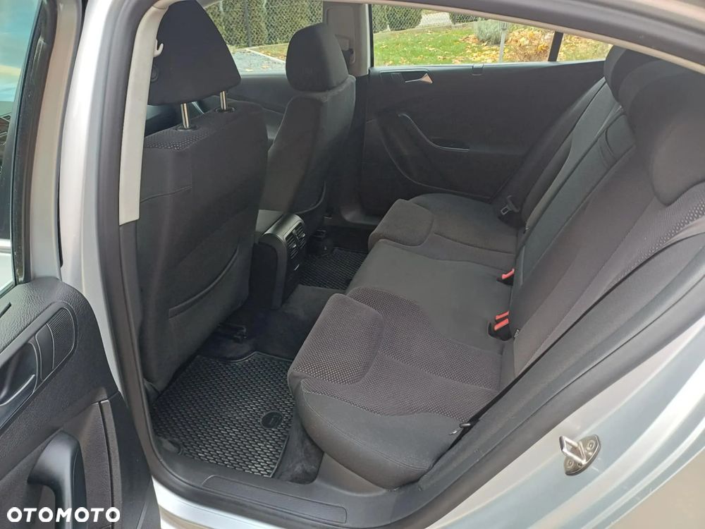 Volkswagen Passat - 8