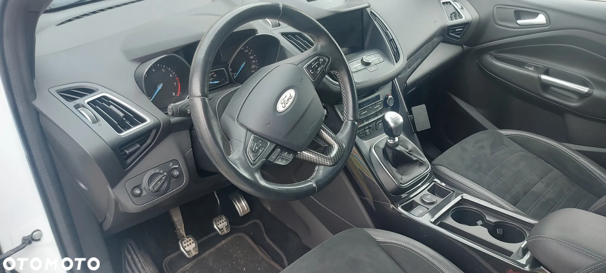 Ford Kuga 1.5 EcoBoost 2x4 ST-Line - 11