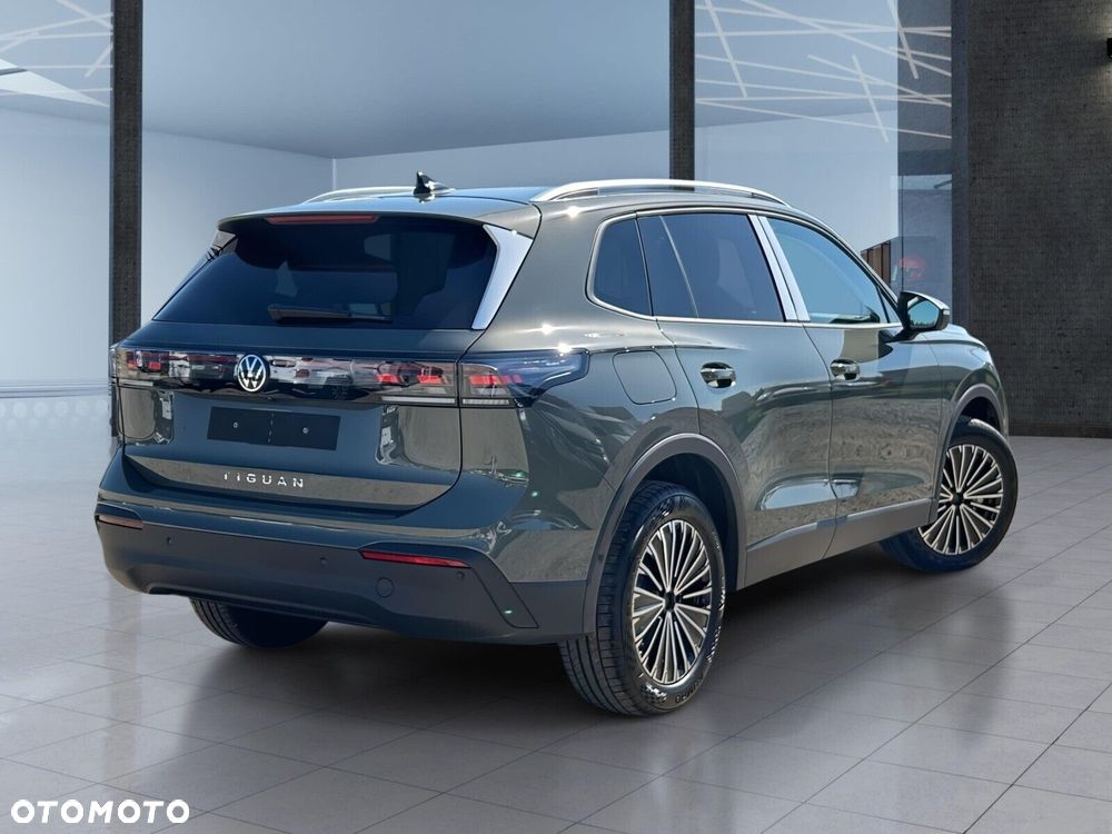 Volkswagen Tiguan - 11
