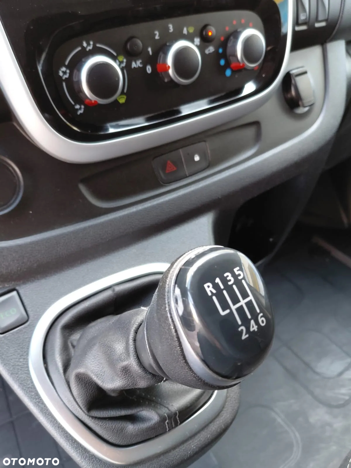 Renault Trafic - 13