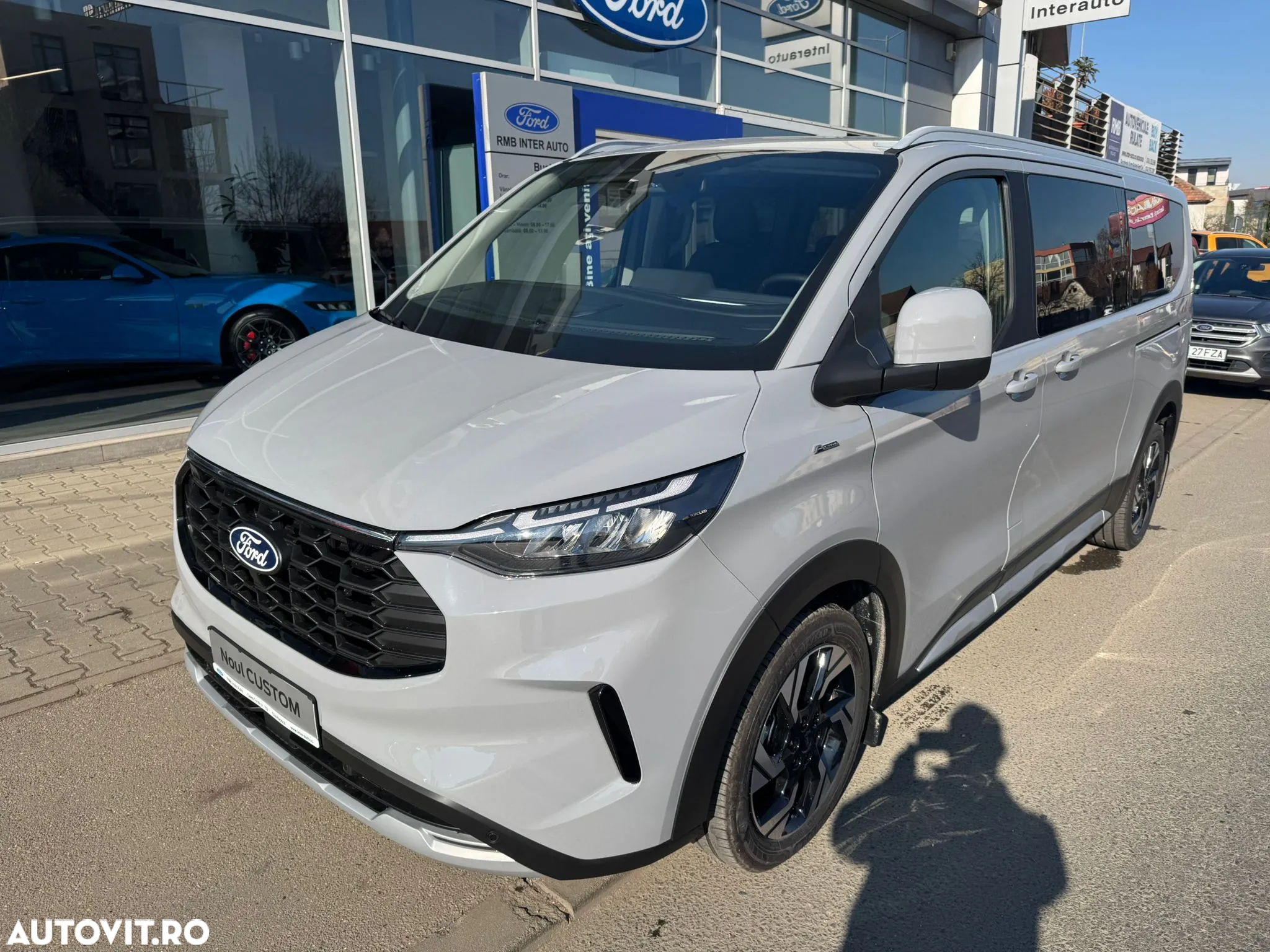 Ford Tourneo Custom Bus 320 2.0 EcoBlue 170 CP L1H1 Active Aut. - 3