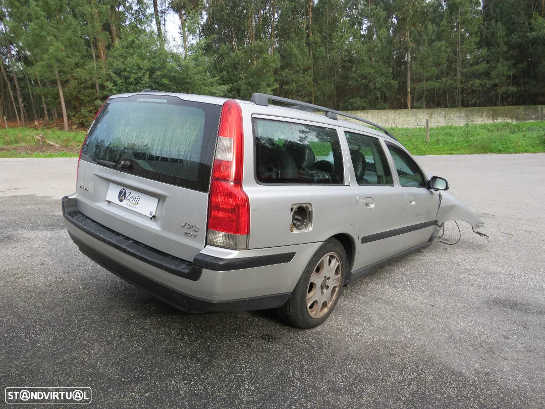 Volvo V70 II 2.0 T (180cv) de 2002 - Peças Usadas (8033) - 4
