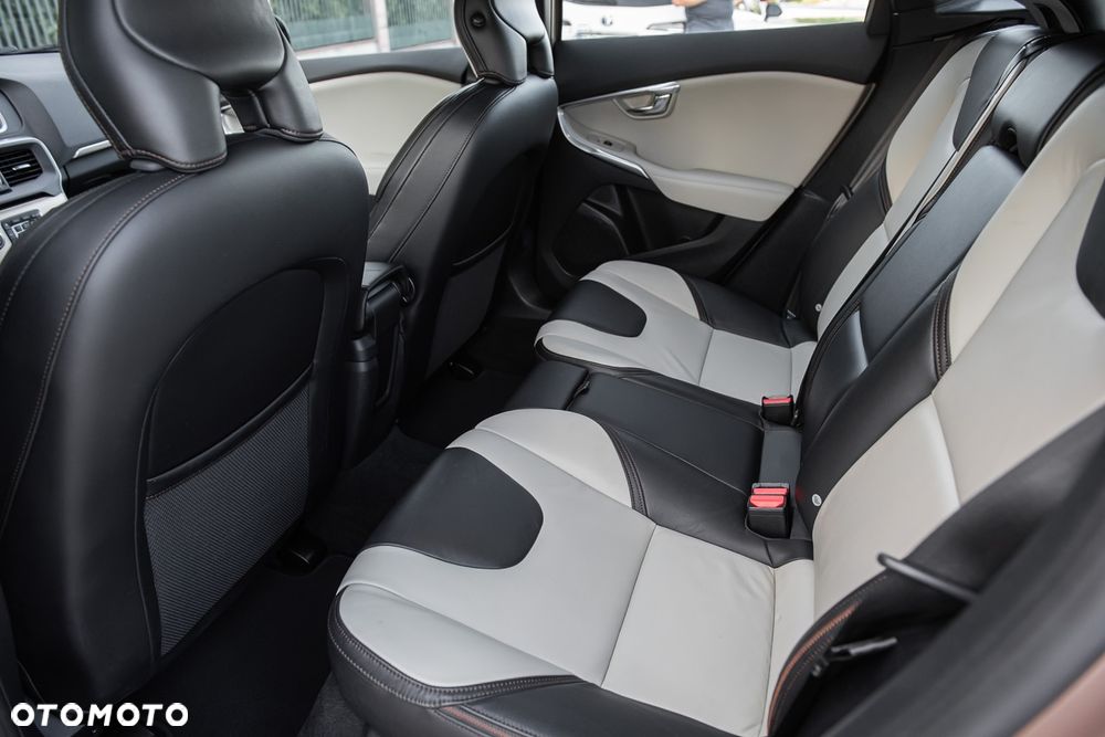 Volvo V40 D3 Geartronic - 26