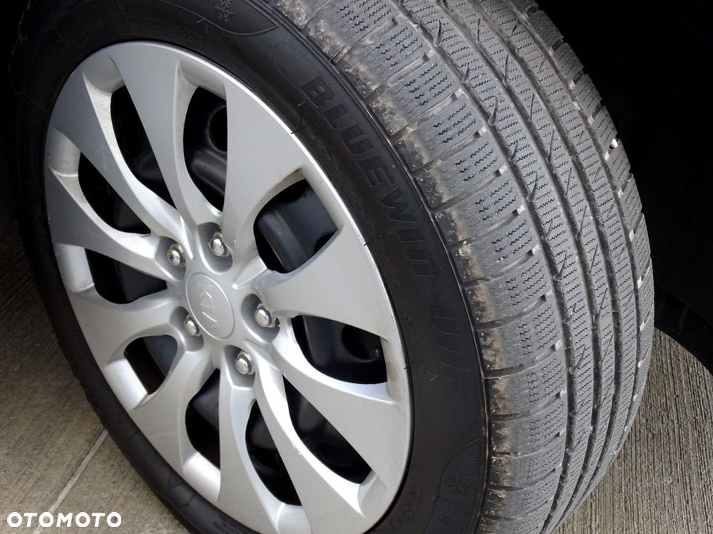 Kia Carens 1.7 CRDi M 7os EU6 - 26