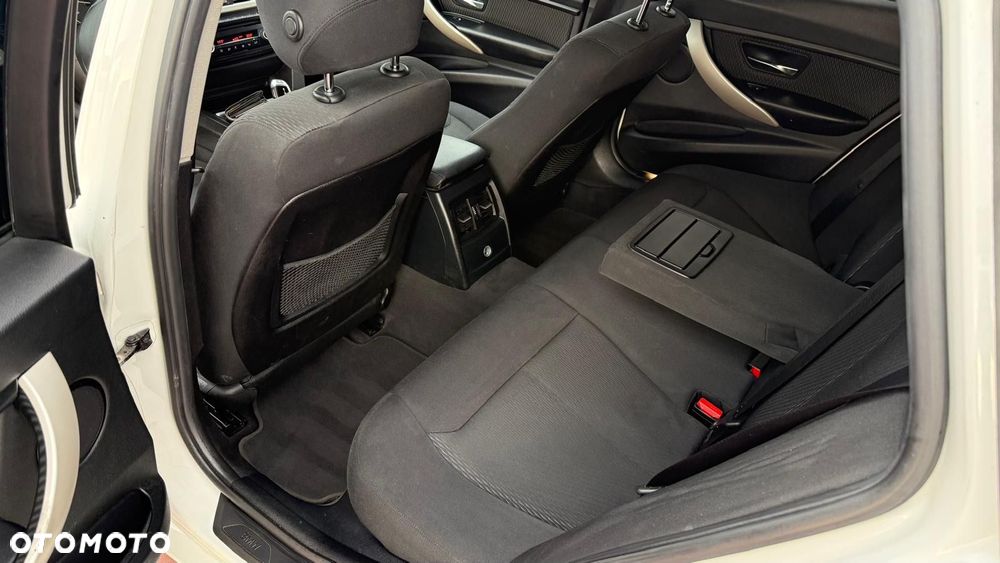 BMW Seria 3 325d - 21