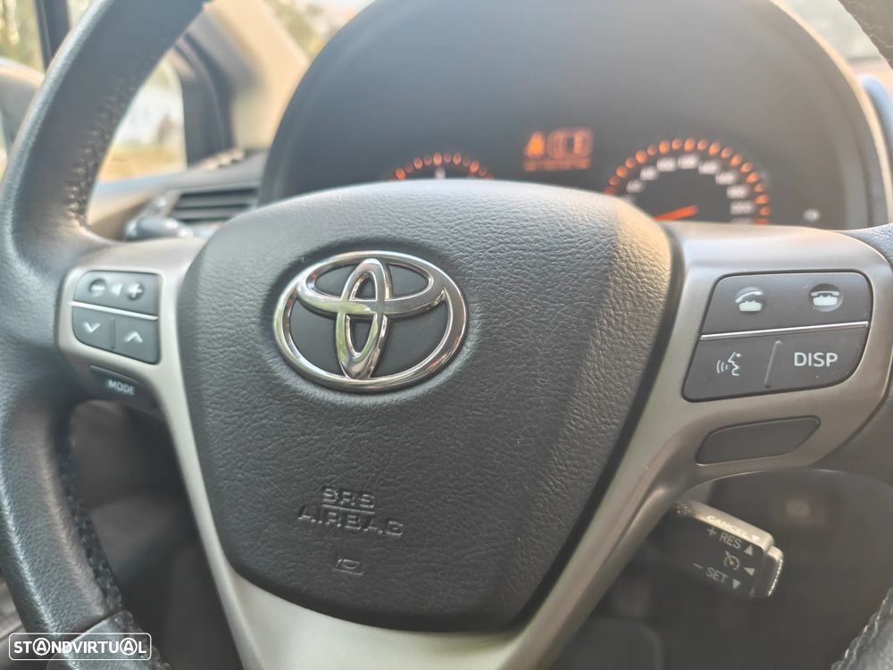 Toyota Avensis SD 2.2 D-4D Luxury +GPS+Pele - 19