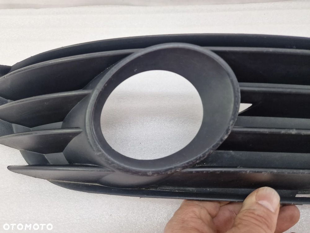 VW PASSAT B5 LIFT 3B0 00-05 PRAWA KRATKA BOCZNA ZDERZAKA PRZEDNIEGO PRZÓD , NR 3B0853666L , 3B0853666G , 3B0853666 L / G , NR AUKCJI E/64 - 15